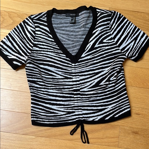 Forever 21 Animal Print Crop Sweater with Rouching - Picture 1 of 6